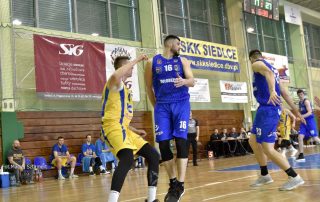 Pierwszoligowy zespołu Siedleckiego Klubu Koszykówki (SKK)